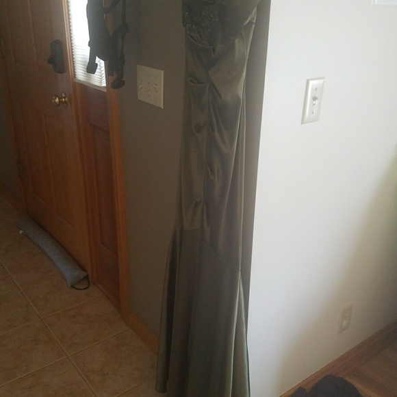 💃🎉XScape size 4 Gown, wore once - Picture 3 of 5